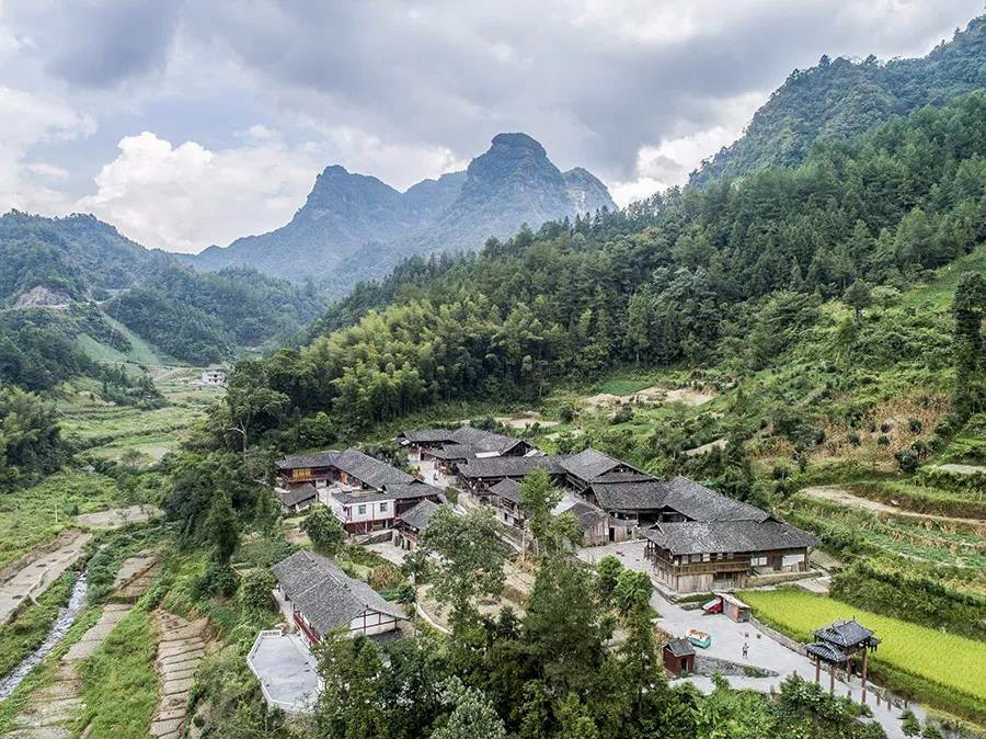 风靡全国的歌曲《幺妹住在十三寨》唱的就是黔江这13个土家山寨