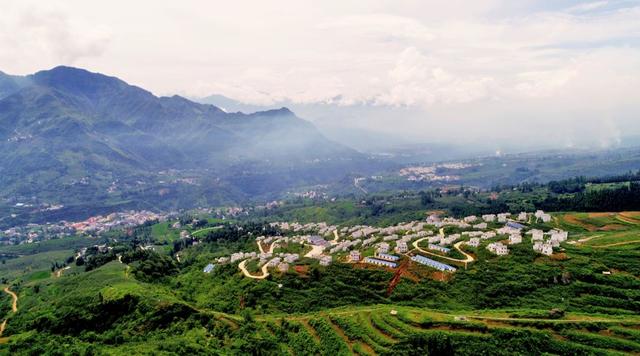 三峡集团在川省级定点扶贫县——雷波县和屏山县正式脱贫摘帽