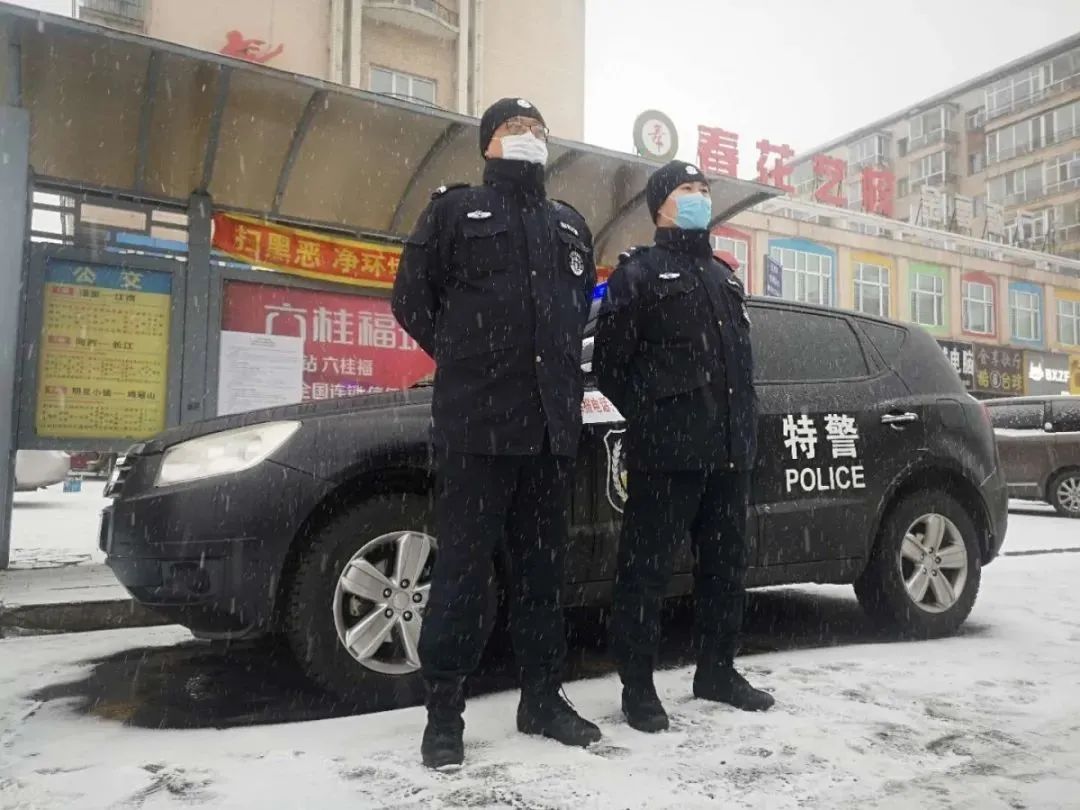 「疫情当前 警察不退」在雪中战"疫"的你们_人民号
