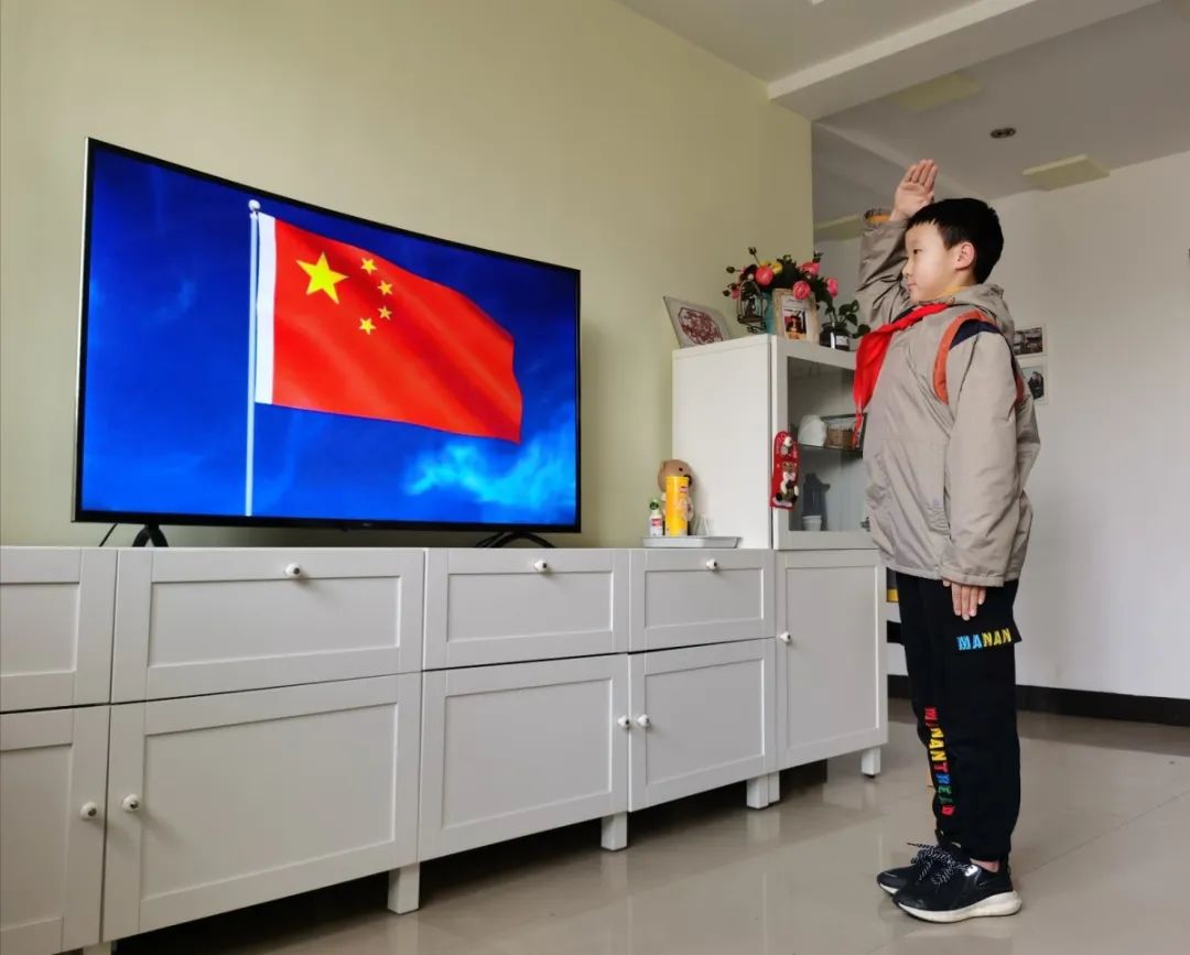 疫情之下国旗至上看句容中小学别样的升旗仪式