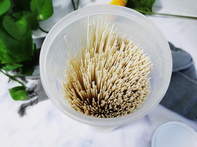 买挂面别总买贵的,记住2点,轻松挑到好面条,买错等于白花钱.