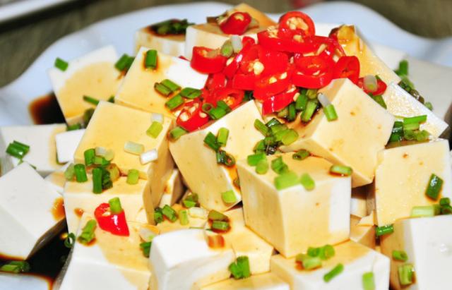 小葱拌豆腐,一道传统的美食,家常菜中的经典!