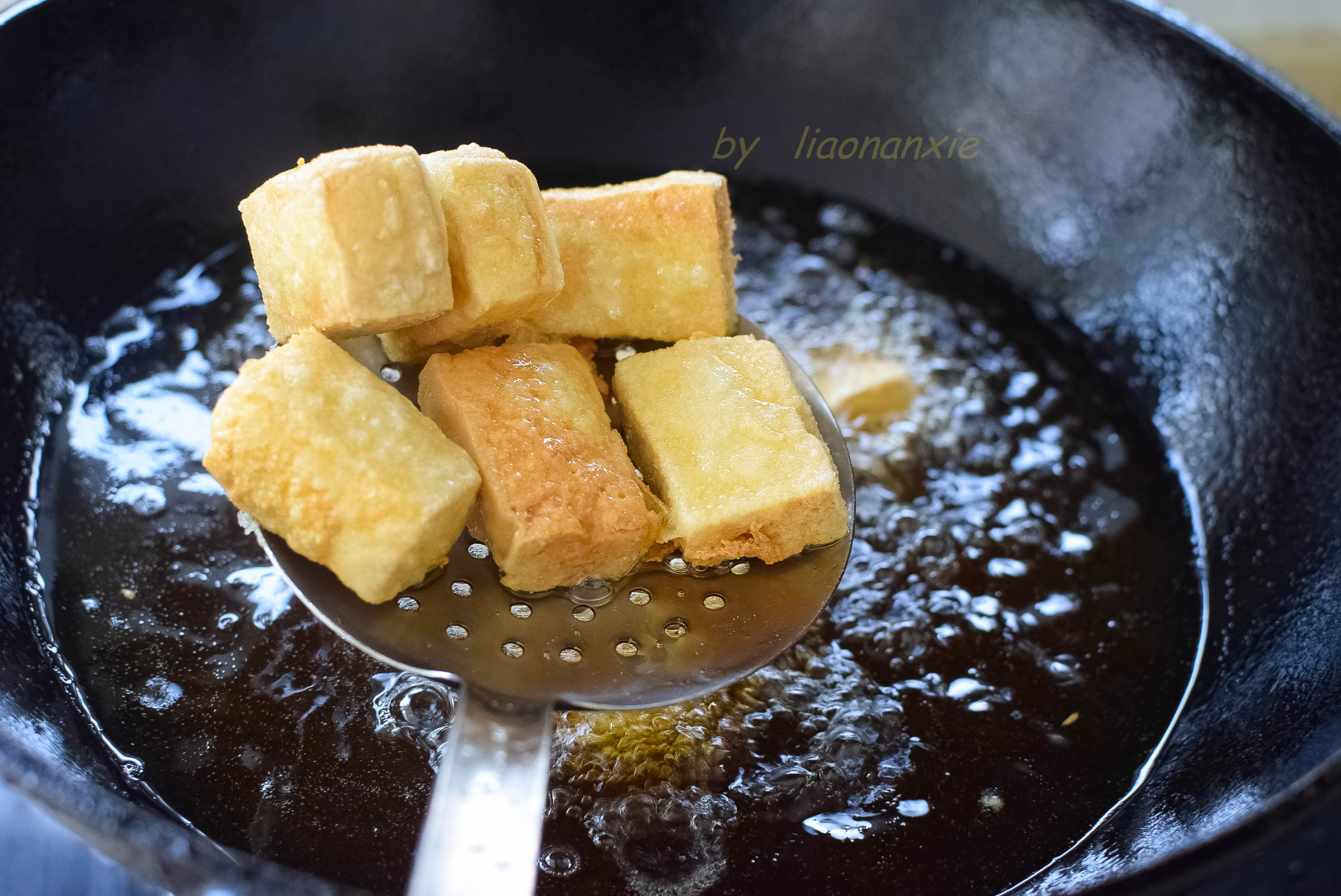 咬一口会爆汁的豆腐,一盘根本不够吃,女儿说比大鱼大肉更过瘾