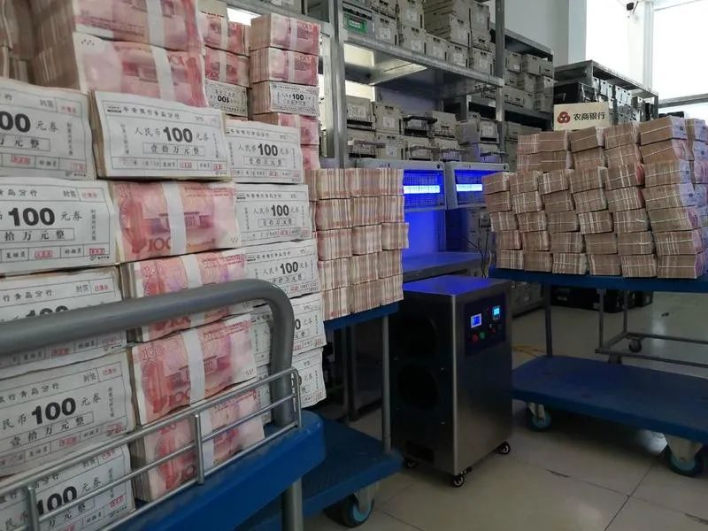 实拍青岛现金储存量最大金库这么多钱这样消毒