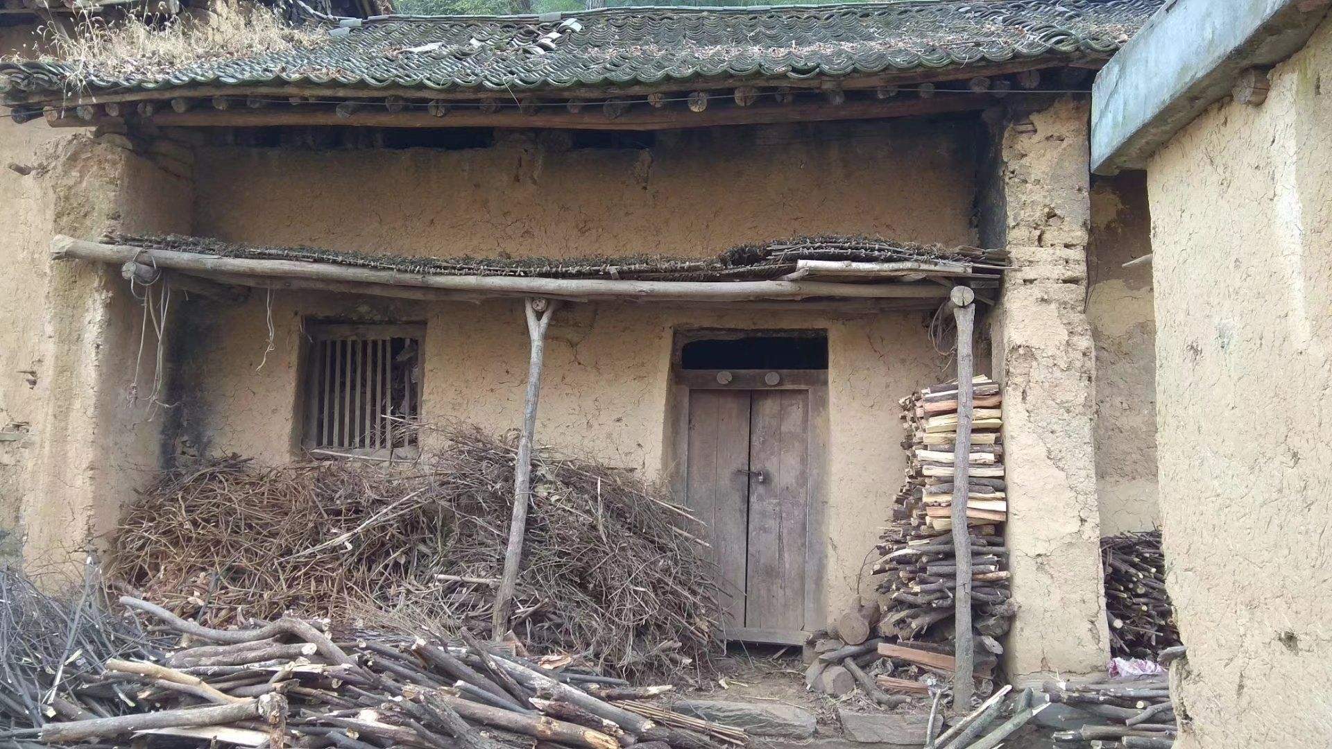 湖南小伙将农村土房,改造成豪宅,315㎡的别墅,惊艳了邻里乡亲