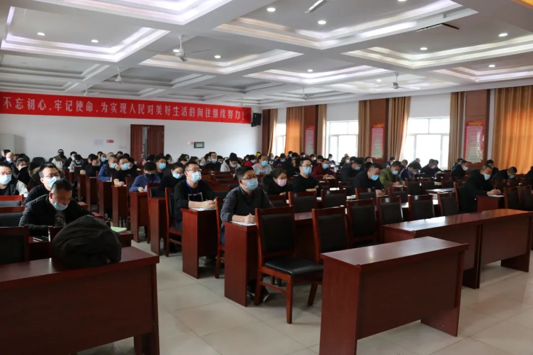 镇扶贫办主任王占坤对建档立卡贫困户入户核实调查表