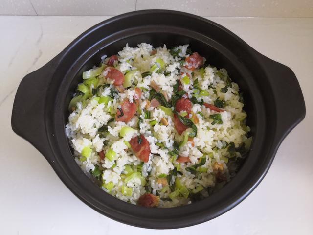 上海妈妈教你做一道饱满油润的"砂锅菜饭",咸香味美,层次丰富