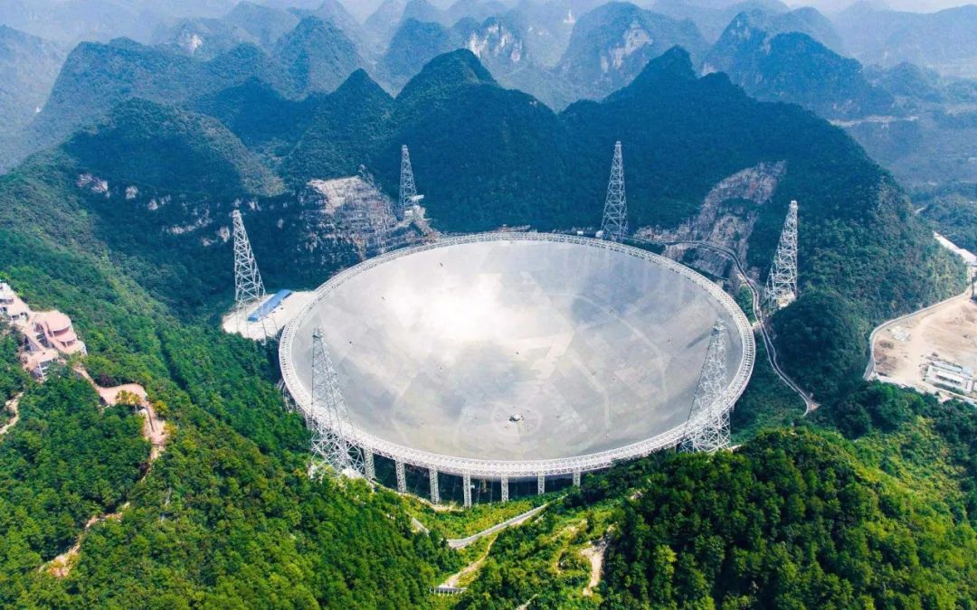500米口径球面射电望远镜"中国天眼"