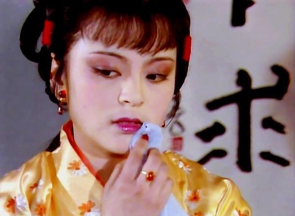 王夫人抄检大观园十二钗中为何仅贾探春敢击出世纪一掌
