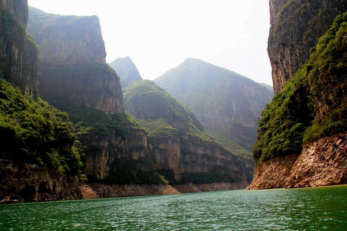 三峡猿声泪欲流,夔州竹枝解人愁.