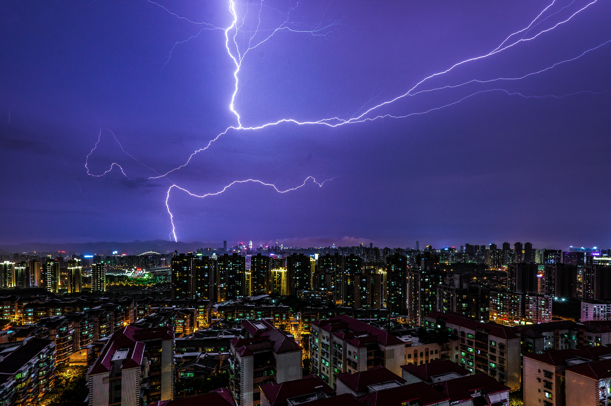 有多少人在重庆被"惊雷":举头望"风雨雷电",低头看遍地冰雹