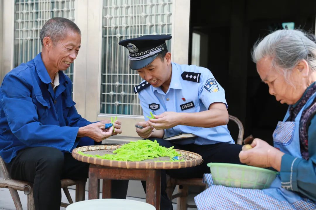 陈尧祥小本子记录的为民情怀