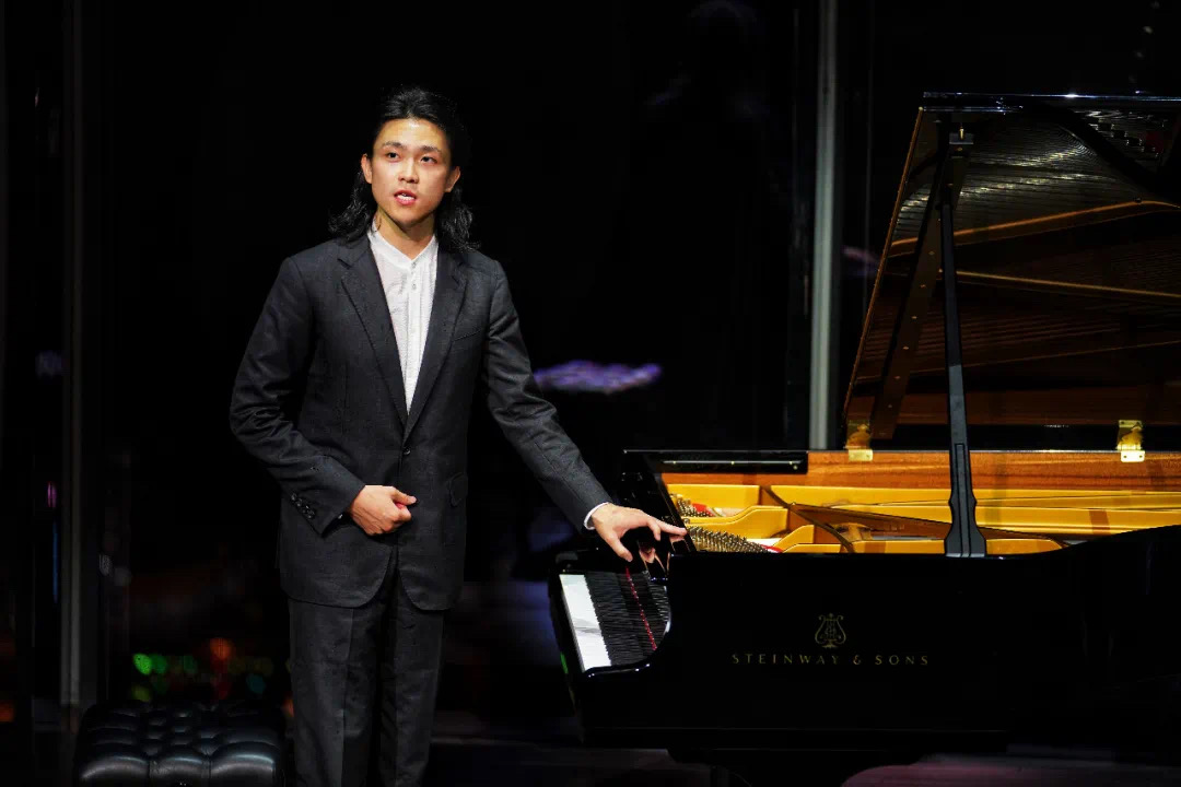 90后钢琴家毕聪亮相世界最高音乐厅激情演奏