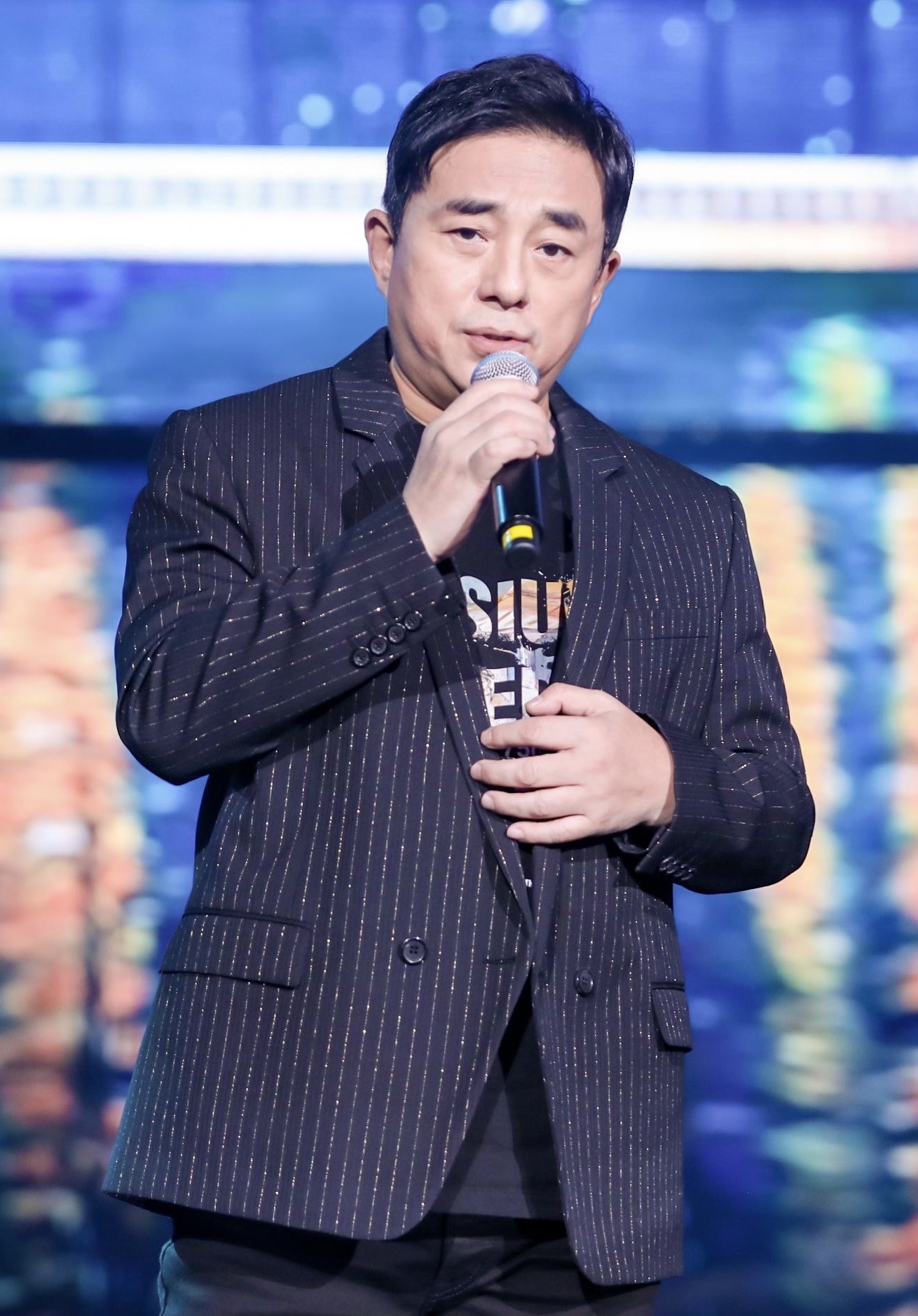吕方笑着表示要多做运动,"这个年纪也不会晚上喝酒,不喜欢那种生活