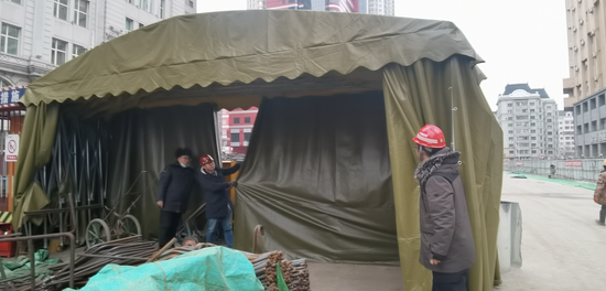 顶风冒雪战严寒全力以赴保工期 地铁3号线二期西北环冬季施工正酣_人