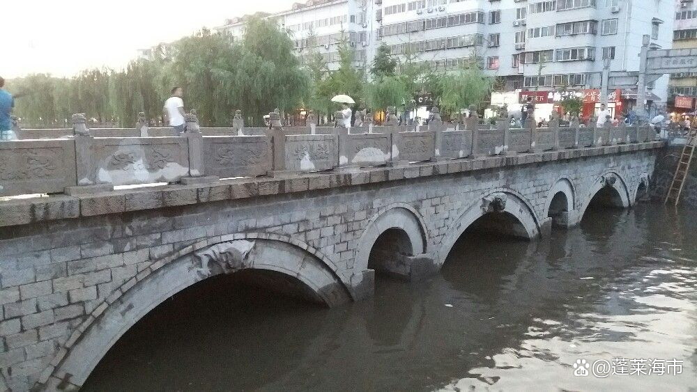 学步桥滏阳桥,又称偃月桥,位于邯郸市磁县磁州镇滏阳河上,始建于金