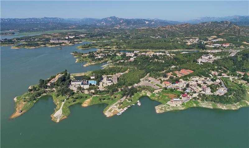 这是西柏坡村的全景(8月16日无人机拍摄). 新华社记者杨世尧摄