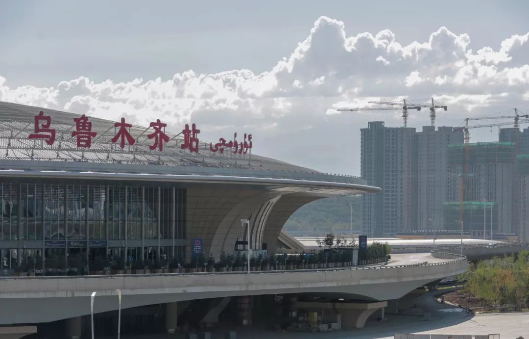 视频丨暑运出行高峰来啦想避开人潮从乌鲁木齐站南广场进站更快哦