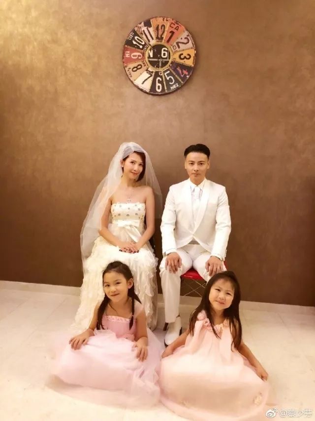 46岁的蔡少芬怀三胎,50多万网友点赞,但专家却这么说