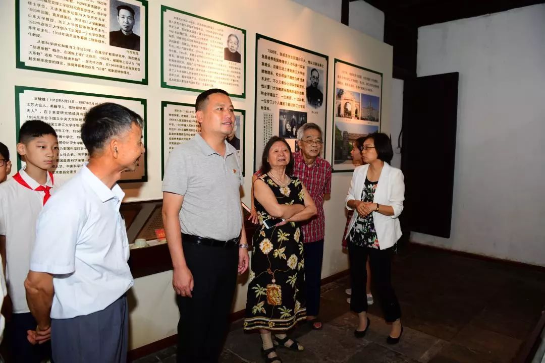 85岁儿子从美国赶到张绍忠故居捐了22件父亲生前用过的物品