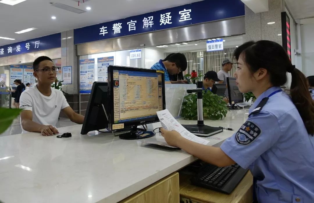 请以下驾驶人尽快到柳州市,县两级车管所办理驾驶证换证业务.