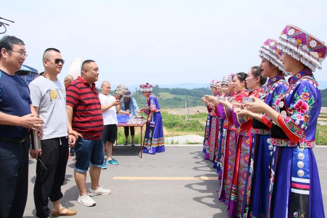 湘西土家拦门礼对话图片