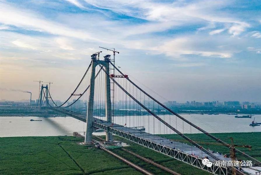 32年来,陈国平屡次向桥梁工程世界纪录挑战的经历,向我们诠释了"科学