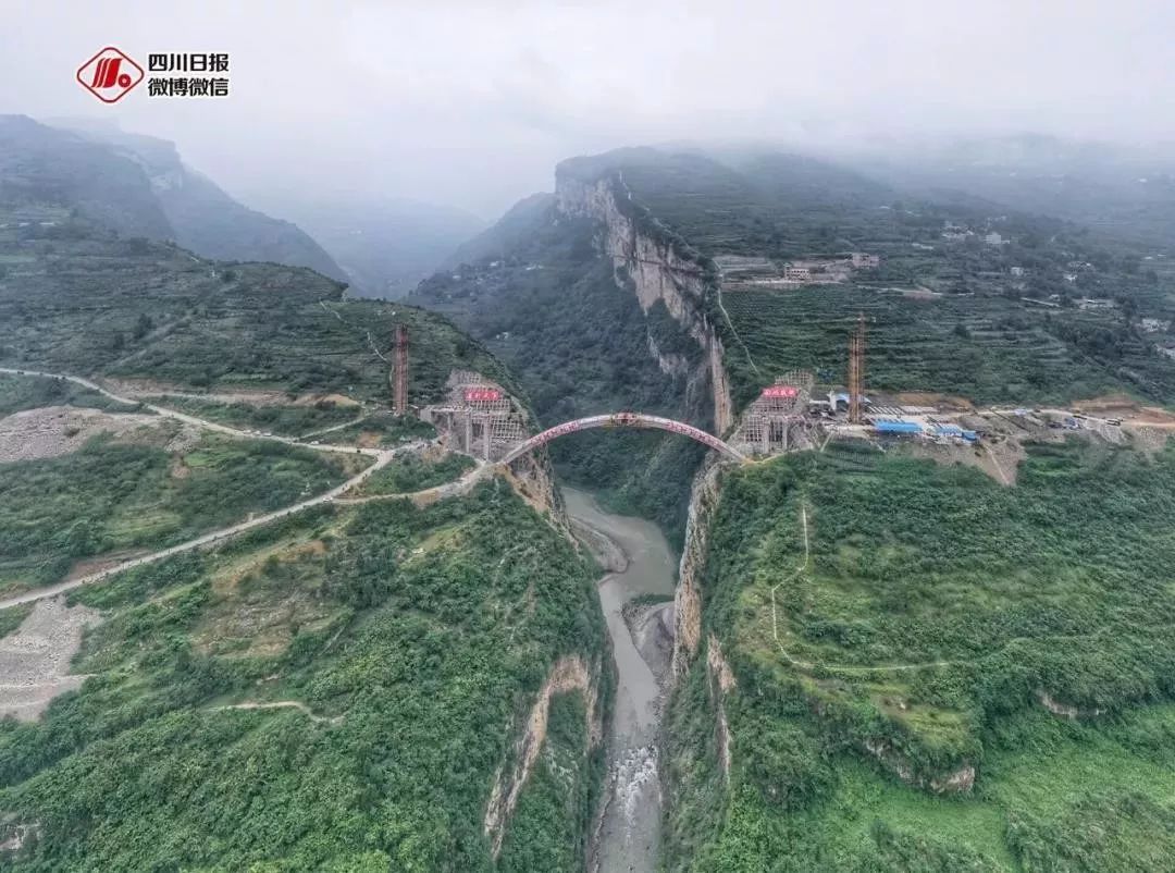 镇雄进四川2个半小时变1分钟云贵川鸡鸣三省大桥合龙