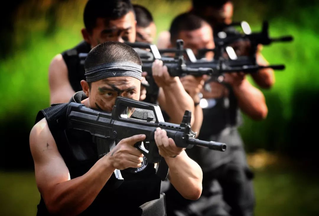 烈日炎炎挑战极限北京反恐特警魔鬼周纪实