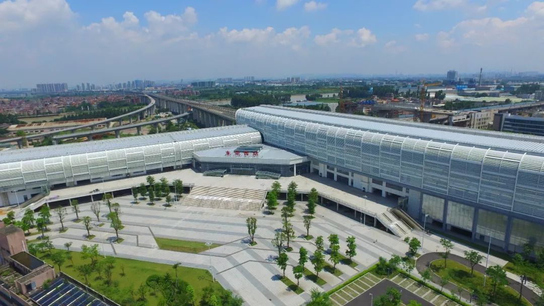 东莞西站 麻涌的鸥涌村紧挨着中堂站,且城轨动车运用所就建在鸥涌