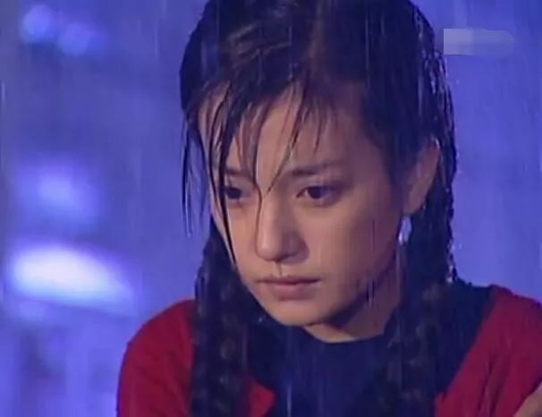 像依萍去找爸爸要钱被打的那天一样突如其来的雨吗还记得前段时间冷冷