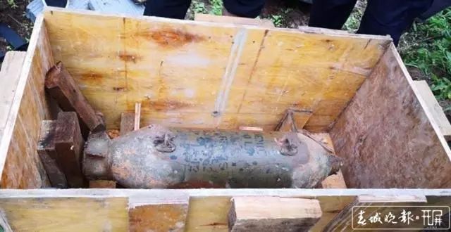 配合下,腾冲警方成功销毁一枚重达100磅(约45公斤)二战遗留航空炸弹