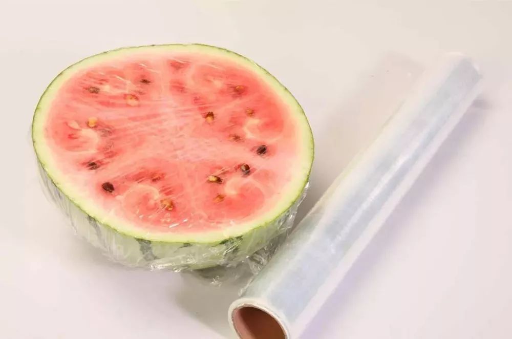 西瓜包上保鲜膜,细菌增10倍?实验证明来了