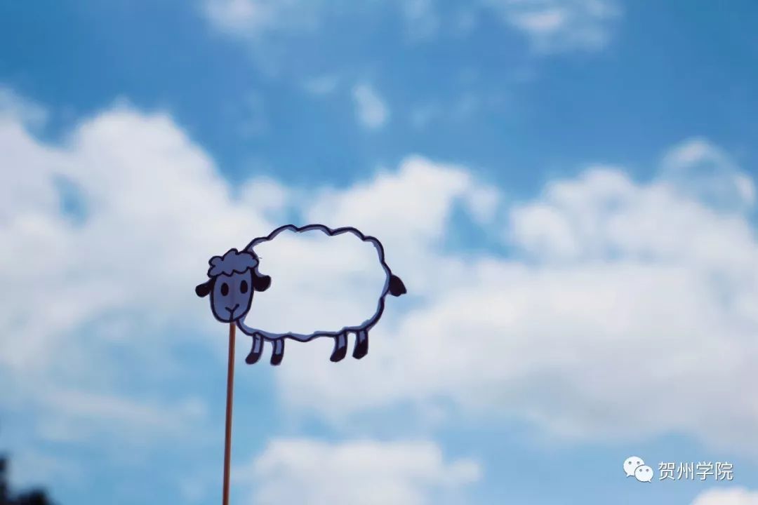 起来的贺院味甜筒奶油味的云朵脆皮的甜筒"你吃过贺院味的冰淇淋吗?