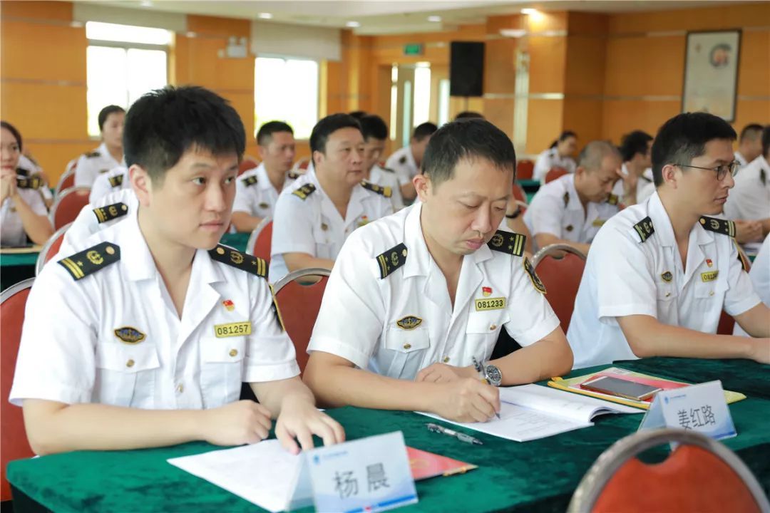 不忘初心牢记使命丨厦门海事局举行2019年新提任领导干部宪法宣誓仪式