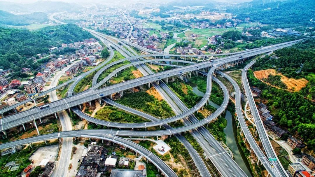 市区,西靠"魅力厦门"经济特区,沈海高速,泉三高速,泉州环城高速公路