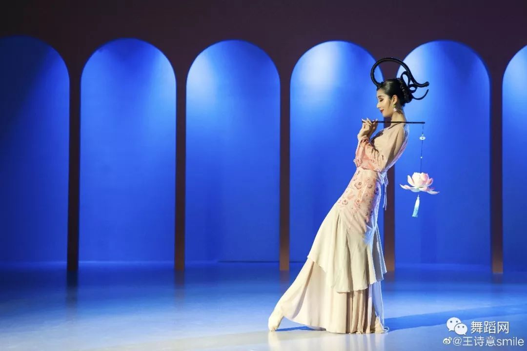 王诗意老师原创古典舞放灯行你根本不是仙女你就是一个妖精