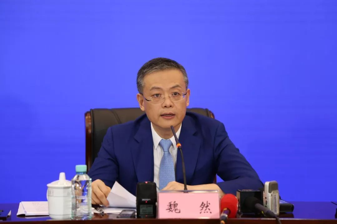 出席今天发布会的领导还有南宁市委常委,副市长周中,北海市副市长陈勋