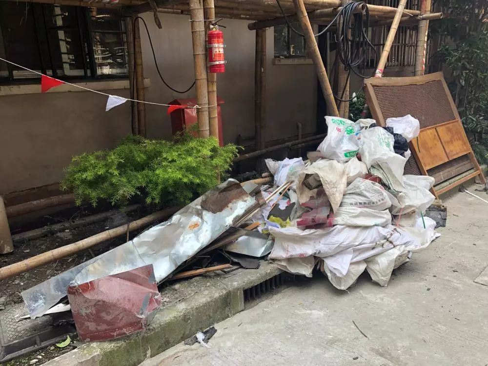 家门口一直有人偷倒建筑垃圾,两年了都没人管?普陀区区长回应了