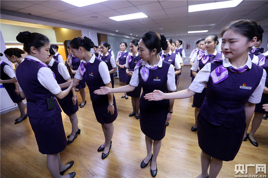 杭州动姐礼仪培训服务暑运