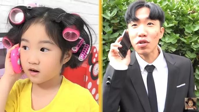 和朋友开心地玩耍的宝蓝.