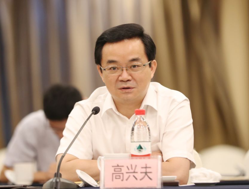 副秘书长董贵波主持会议,省科技厅党组书记何杏仁,省科技厅厅长高鹰忠