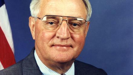 美国前副总统蒙代尔在中国不是敌人公开信上签名