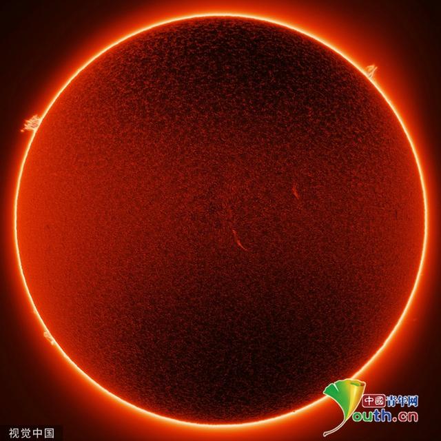 美国加州业余摄影师拍到太阳表面气体爆炸瞬间