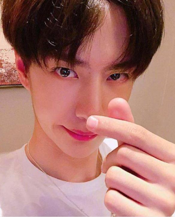 都说手是第二张脸,王一博的手被天使吻过,看到肖战的直接笑喷