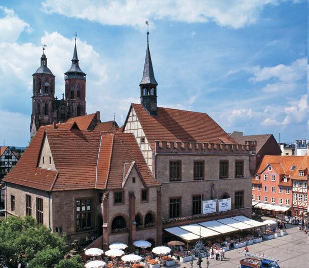 真正的大学之城:常住人口13万,有1/4直接和大学有关_人民号