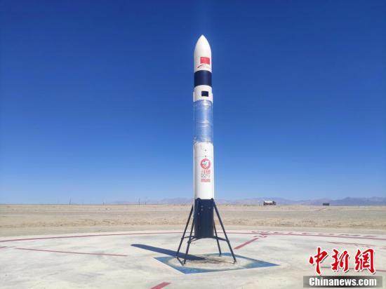 图为伫立在发射工位的翎客航天rlv-t5公里级可回收火箭.