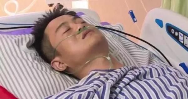 经医院抢救,赵永明右肾被切除,肝脏破裂,王韬右臂手筋断裂,很可能留下