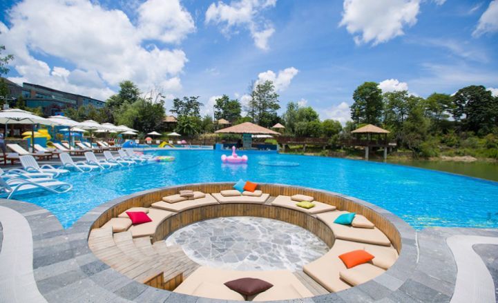 1个户外鱼疗池,6个户外疗养药池,23个户外园林景观泡池),无边际游泳池