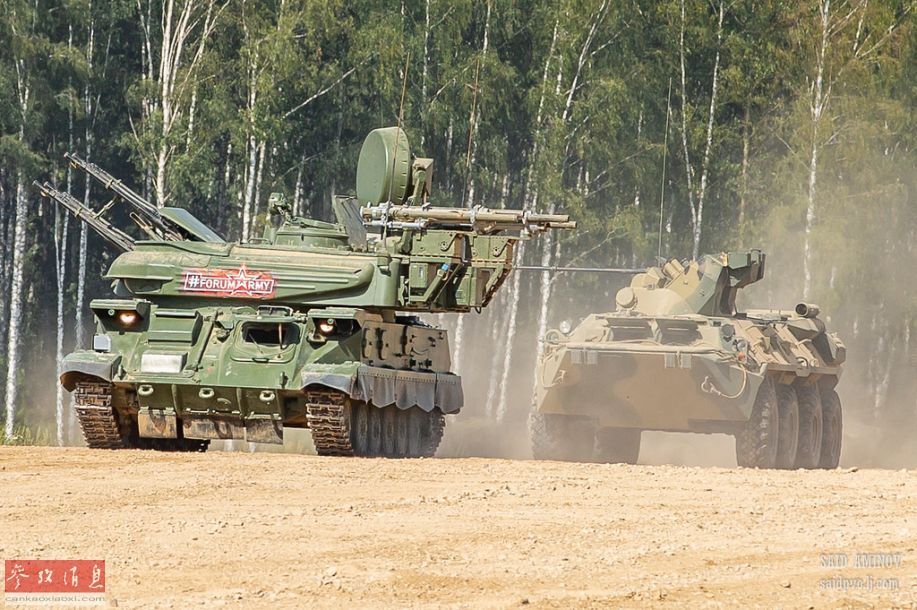 导弹的改进型"石勒喀河"弹炮合一防空系统,掩护btr-82a轮式战车推进